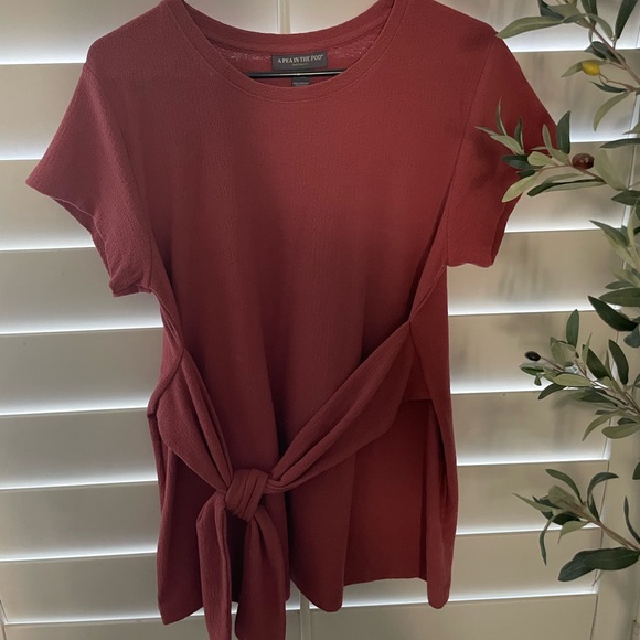 Pea in the pod maternity blouse. - Picture 1 of 2